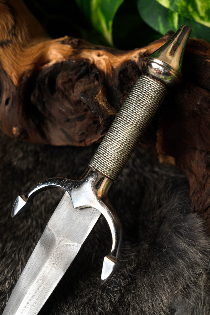 Stalen vrouwendolk, semi-scherp