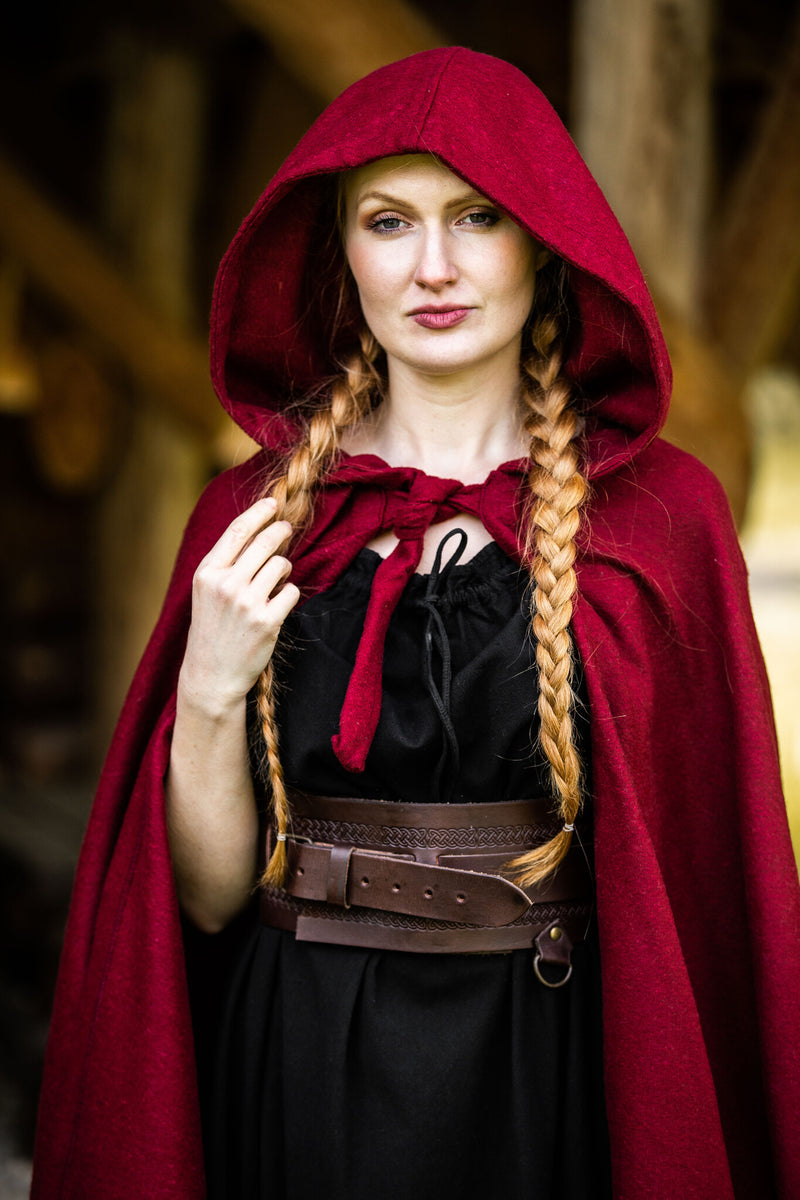 Medeltida dölja med huva, röd, ullblandning 