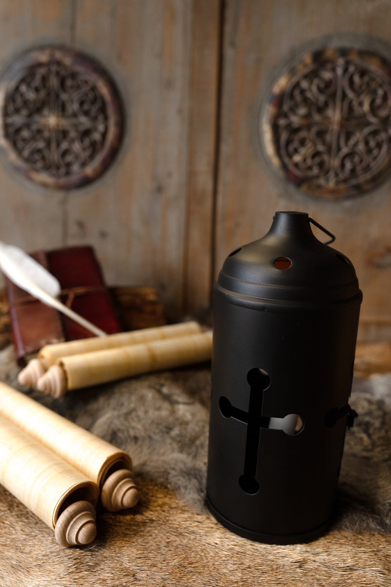 Lanterne avec fenêtre à croix 