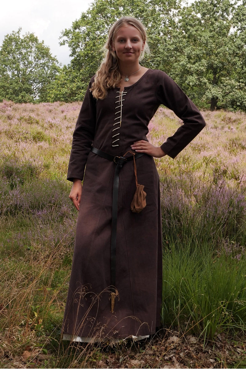 Cotehardie Christina, bruin