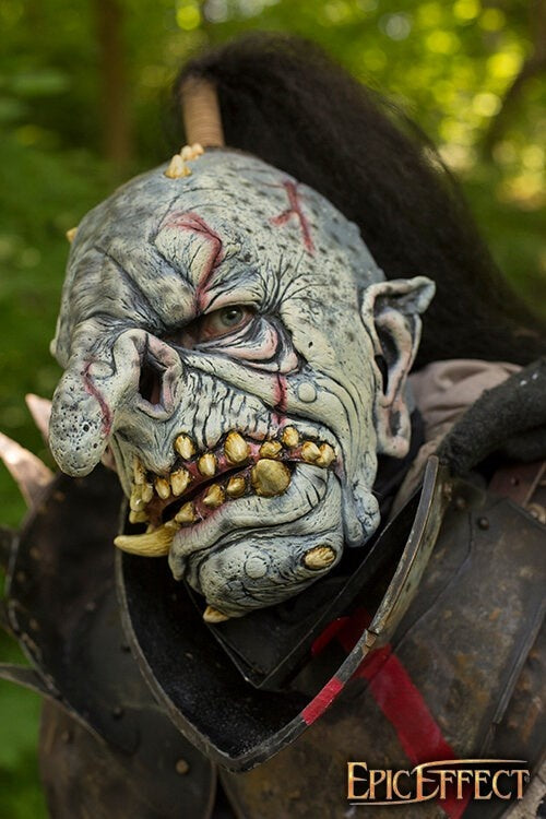 Maske trold med hende