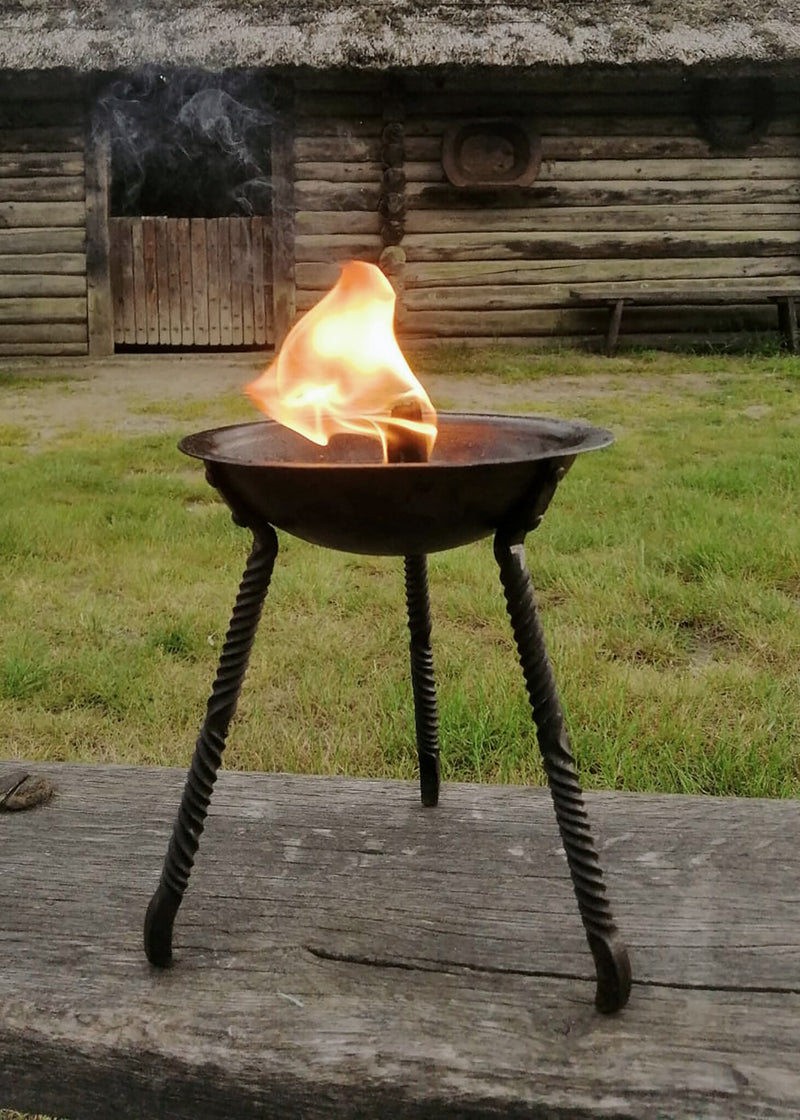 Kleine vuurschaal op poten