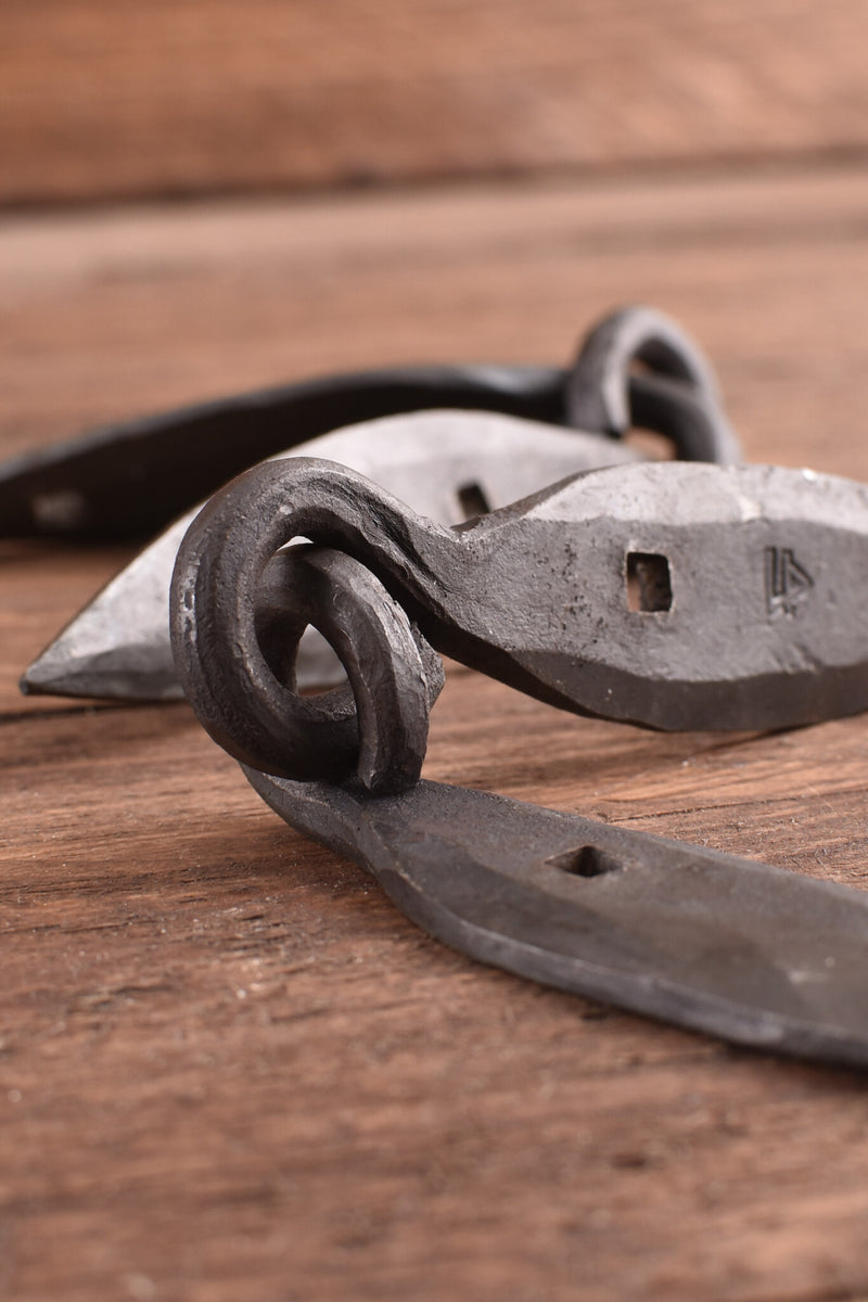 Handgesmeed Viking kistbeslaag, paar (18 cm)