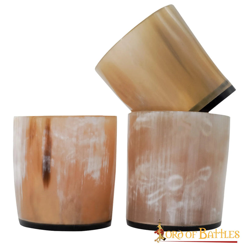 Trois verres à shot en corne, 100-200 ml 