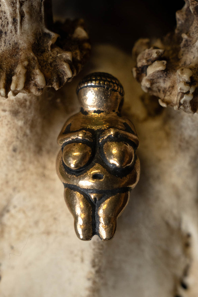Amulet modergudinde Willendorf, bronze 