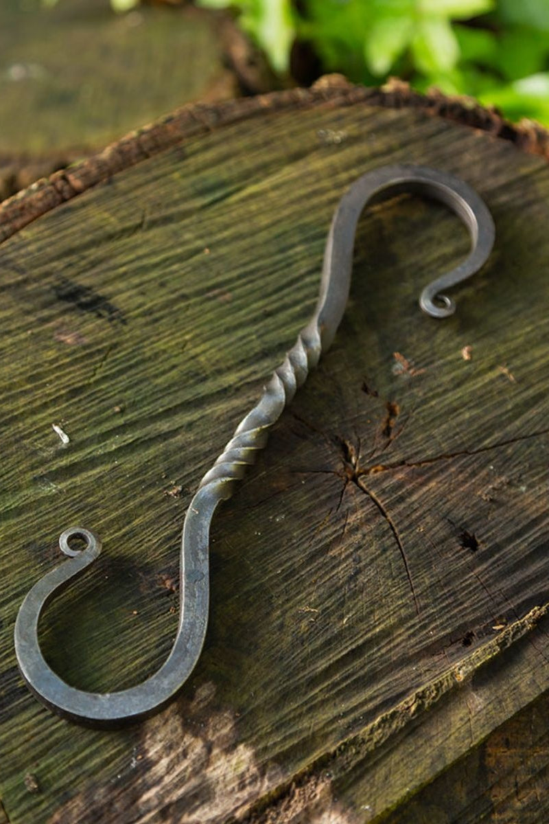 Handgesmede S-haak Gudrun gedraaid staal
