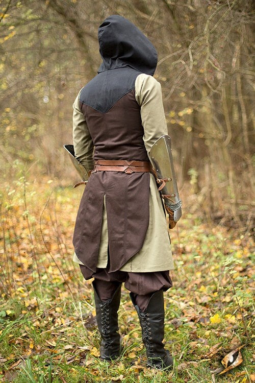 Mouwloze jas Assassins Creed, bruin-zwart