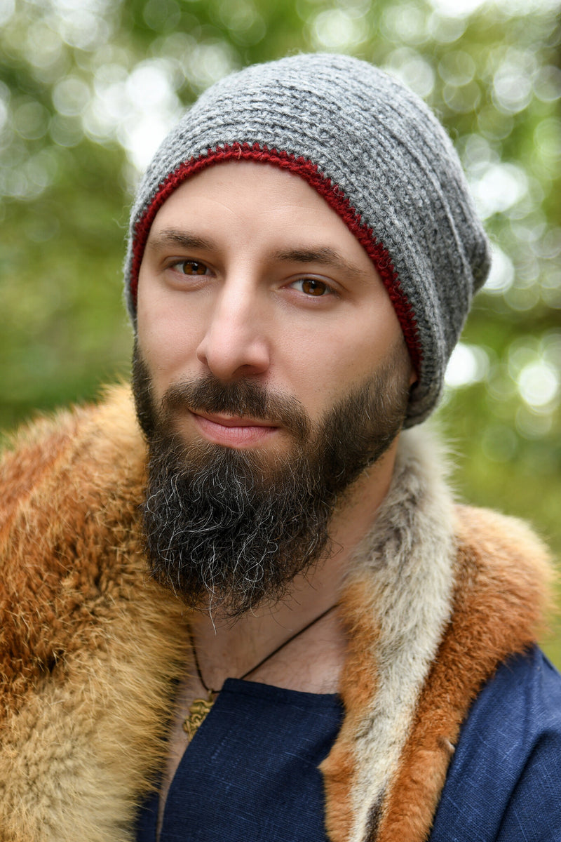 Gehaakte muts, 100% wol, grijs - wijnrood