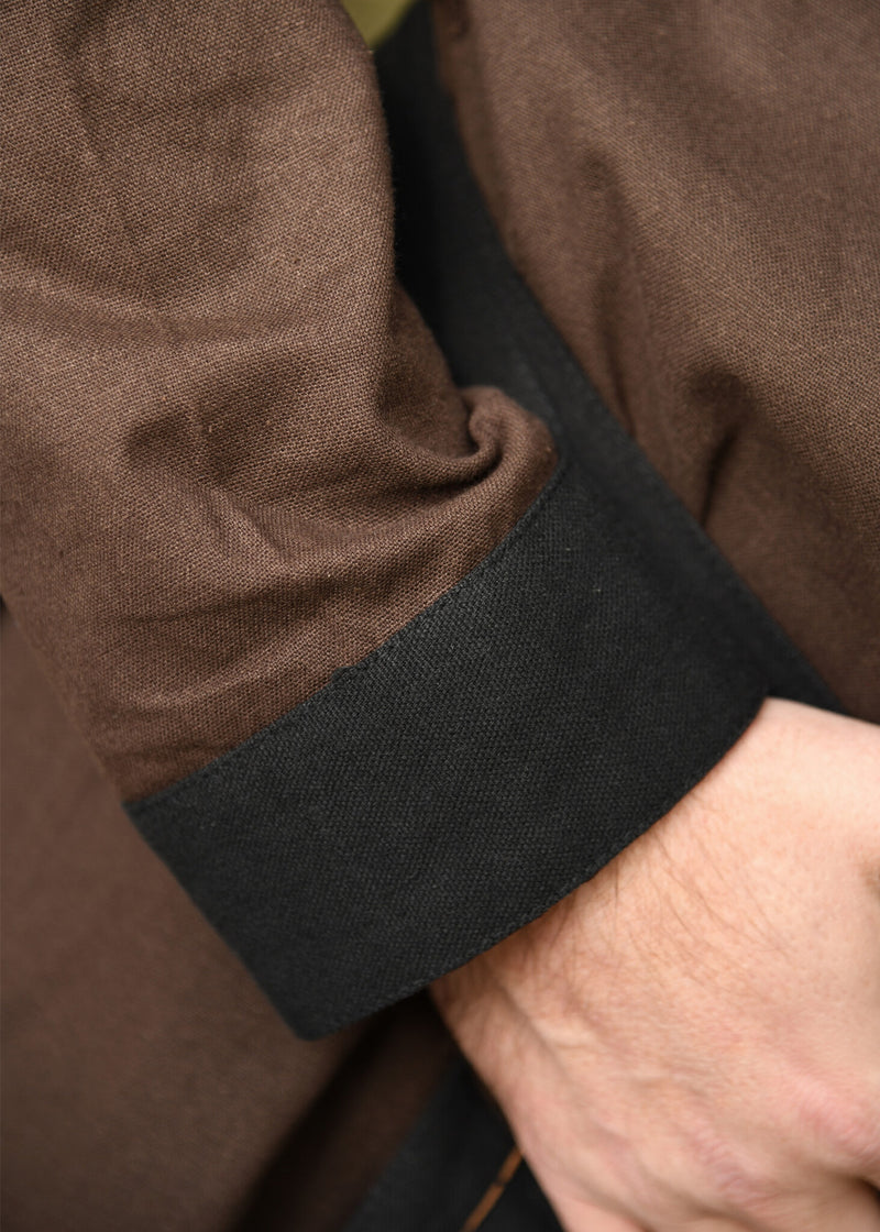 Skjoldehamm tuniek, bruin-zwart