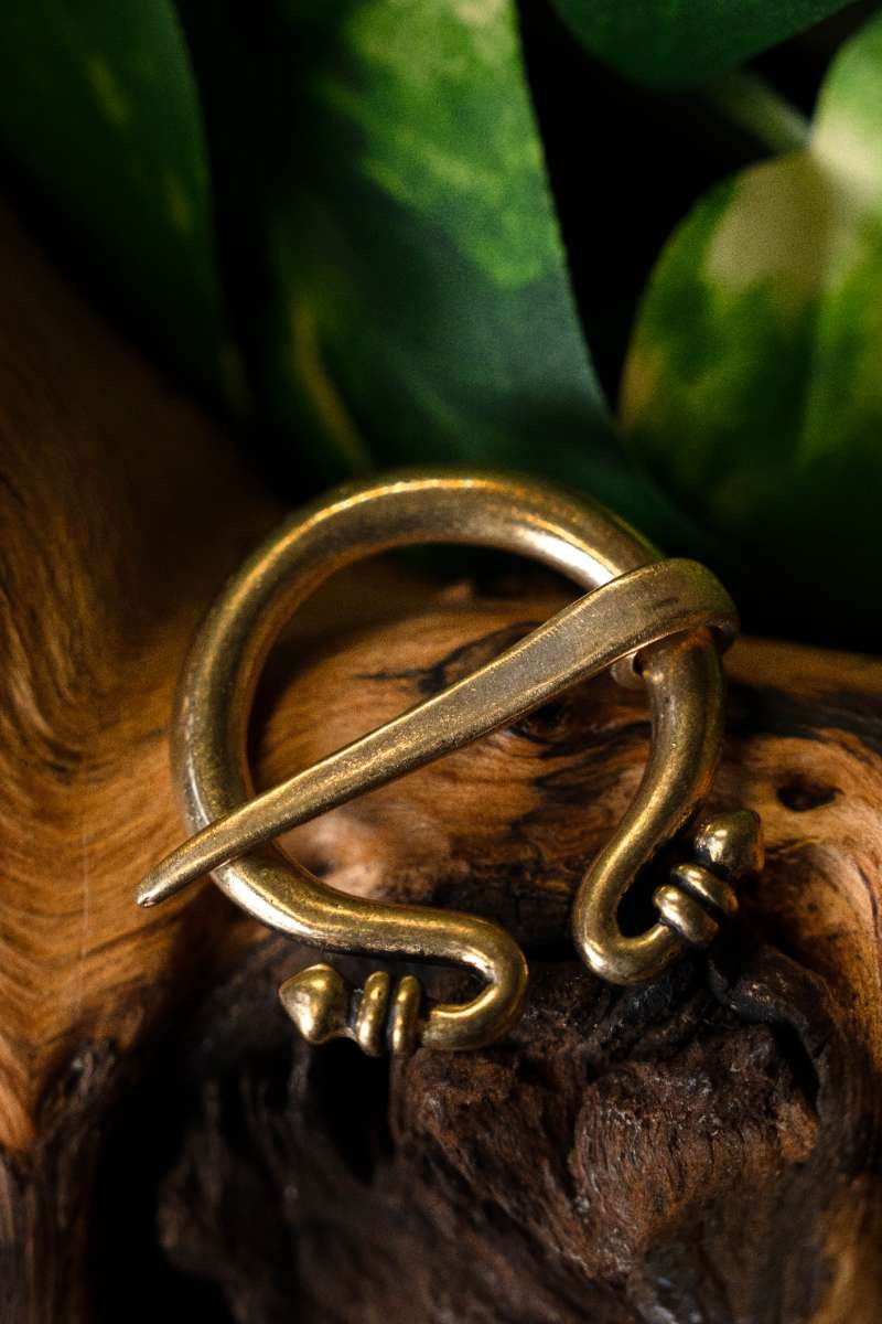 Kleine Romeinse Omega broche, brons