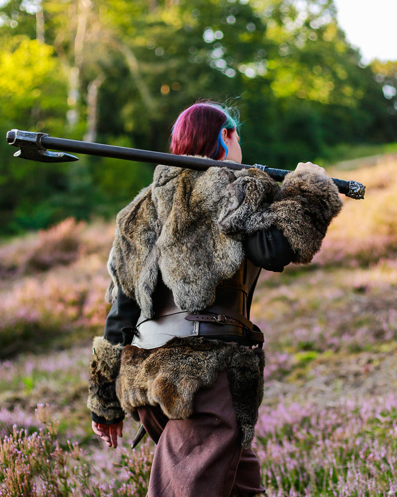 Armstuk Torstein, bont, bruin