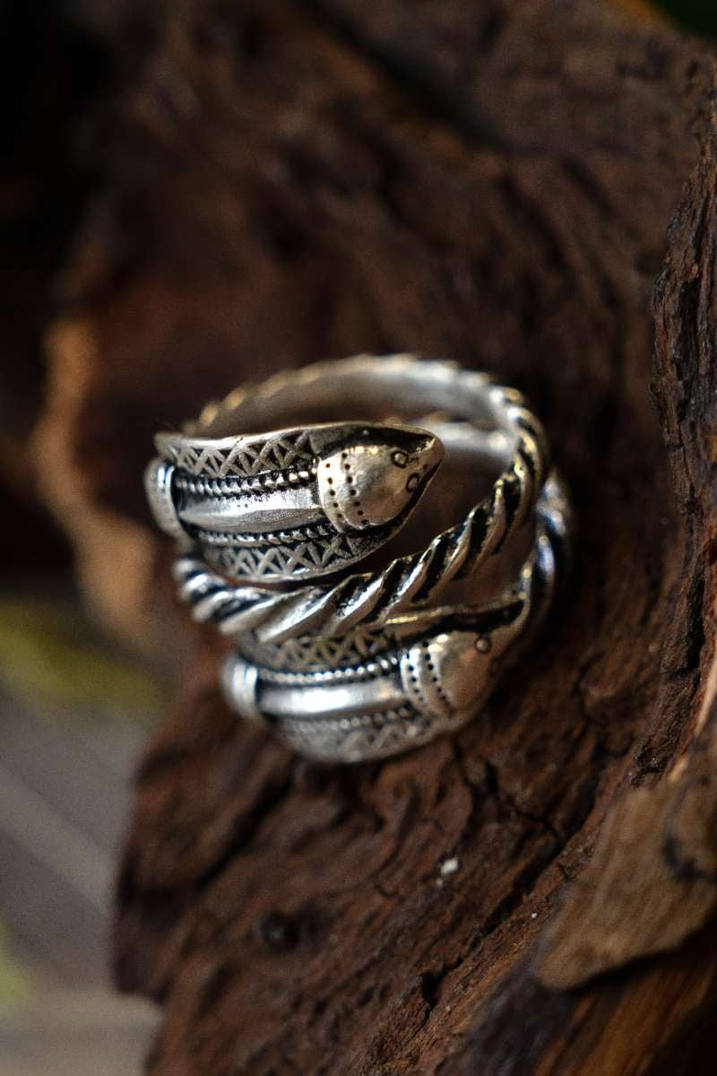 Germaanse IJzertijdring Naustdal, verzilverd brons