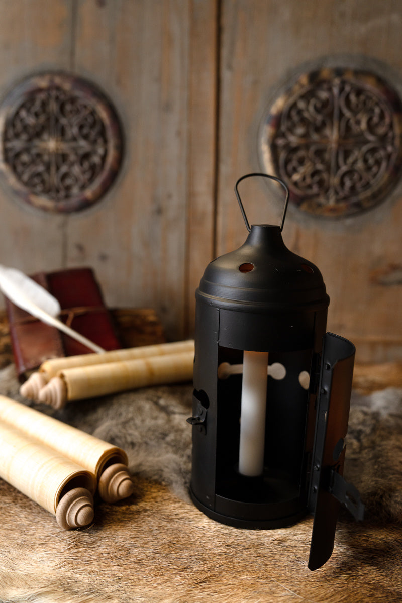 Lanterne avec fenêtre à croix 