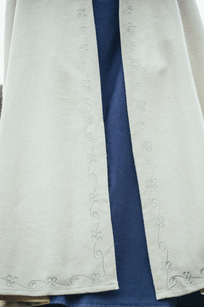 Broderie manteau Damia, crème, mélange de laine 