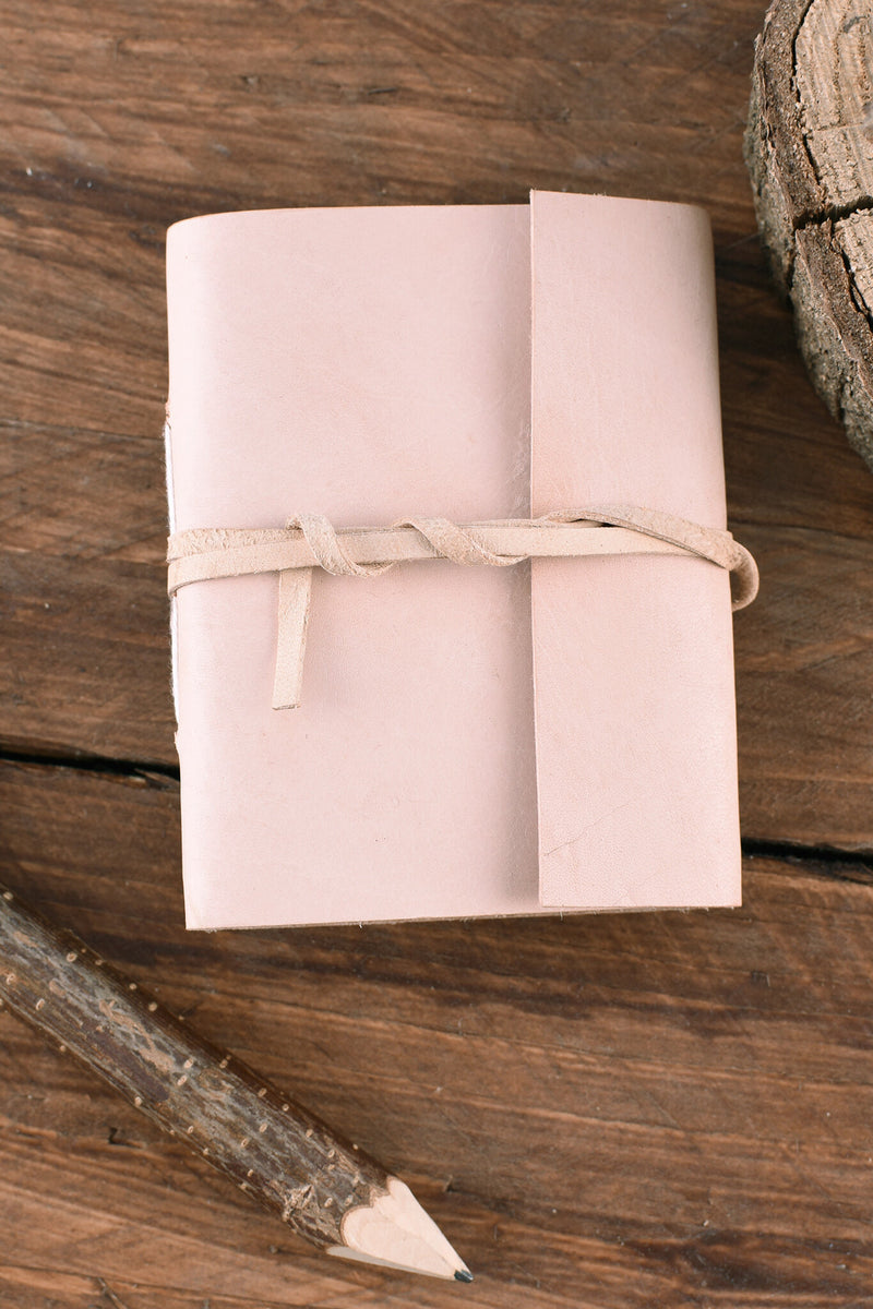 Klein zakboekje met leren kaft