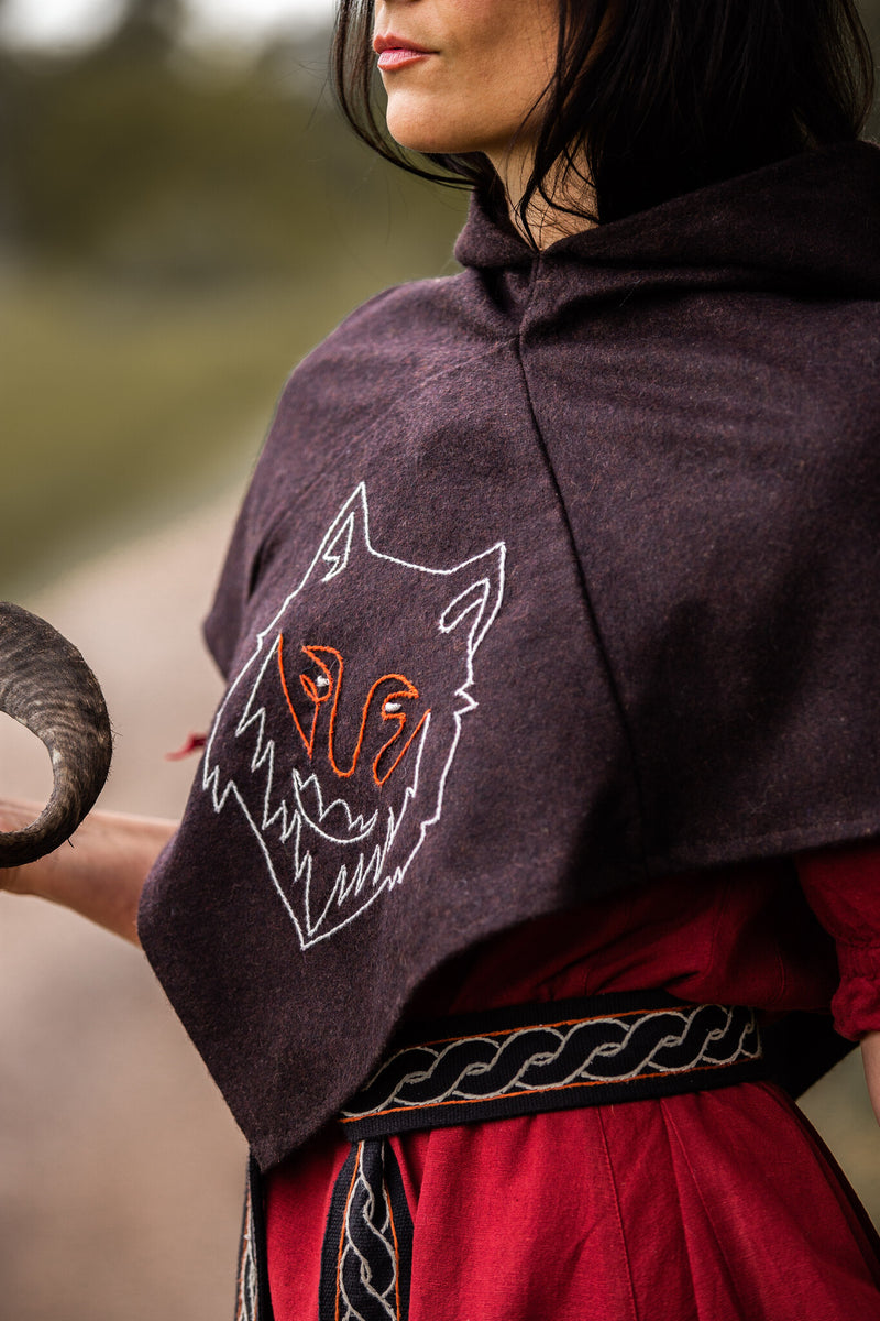 Skjoldehamm cappuccio Halfdan con lupo, marrone, misto lana 