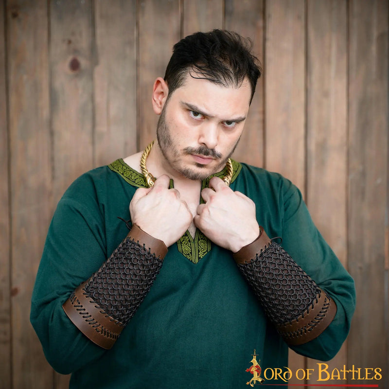 Ledermonster -Jäger -Bracer mit Maliën