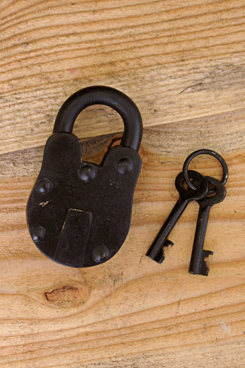 Middeleeuws hangslot met twee sleutels