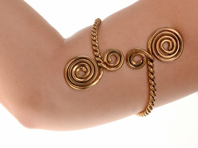 Keltische bovenarmband met spiralen, verzilverd brons