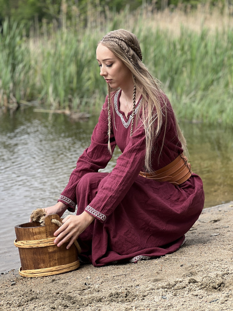 Vroegmiddeleeuwse jurk Aelswith, rood