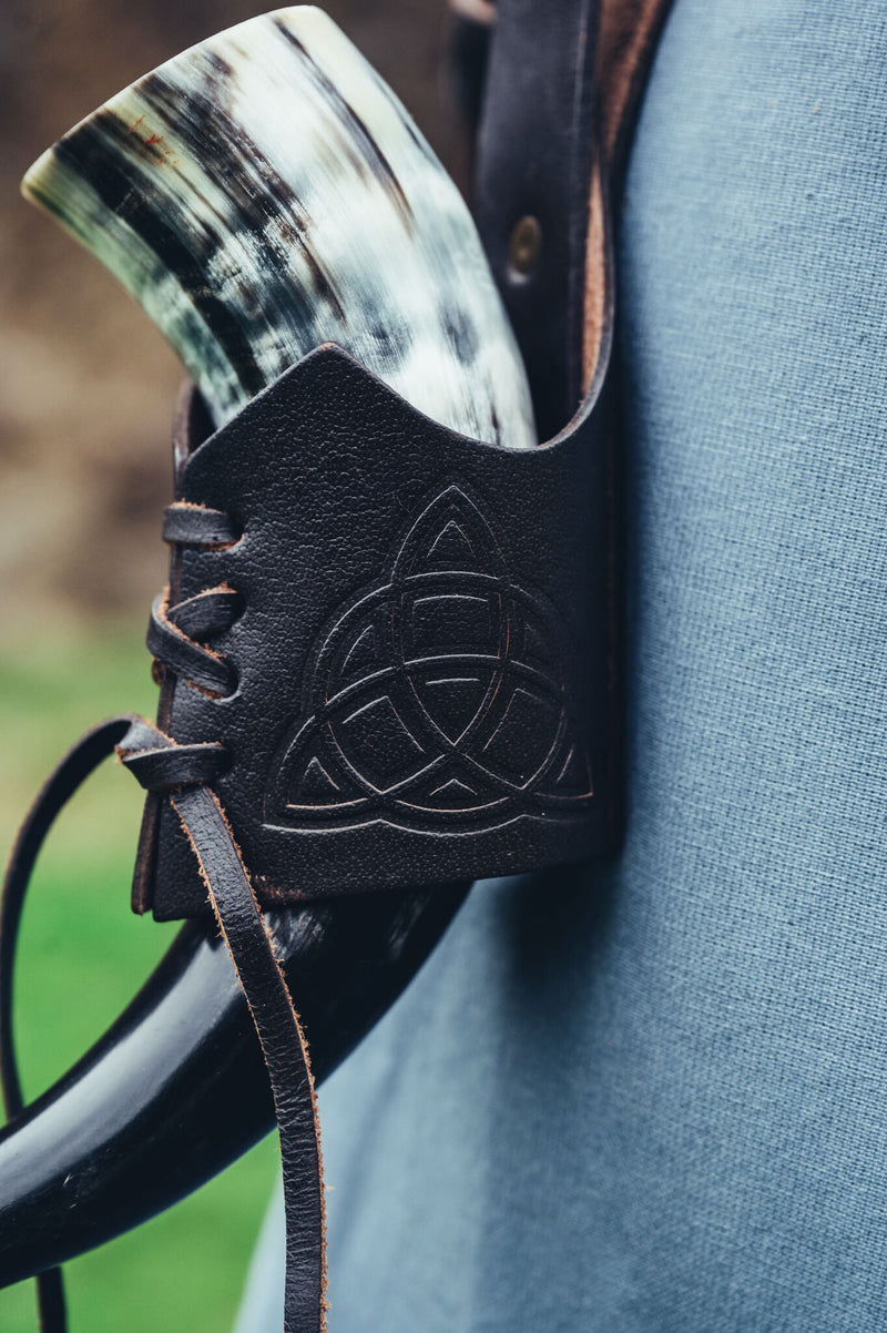 Drinkhoorn houder Triquetra, donkerbruin