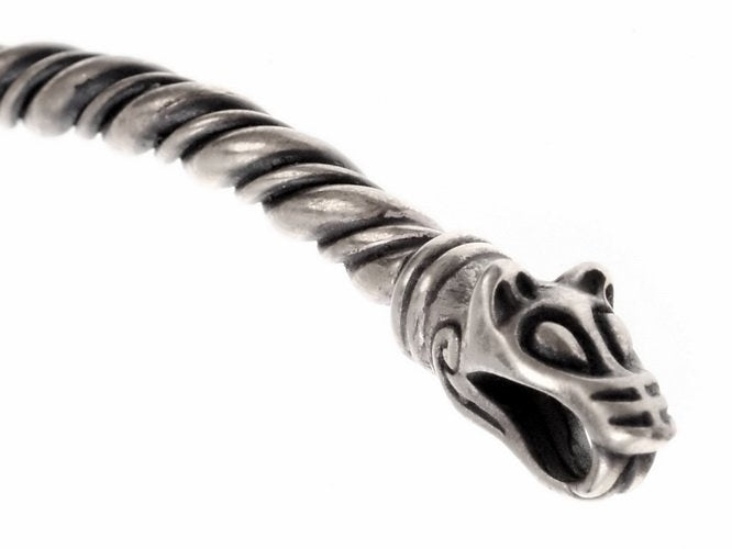 Vikingtorque met wolvenkoppen, verzilverd brons