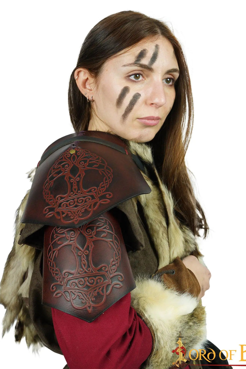 Leren pauldron Yggdrasil