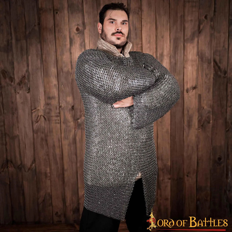 Hauberk met split, platte ringen, ronde klinknagels 9 mm