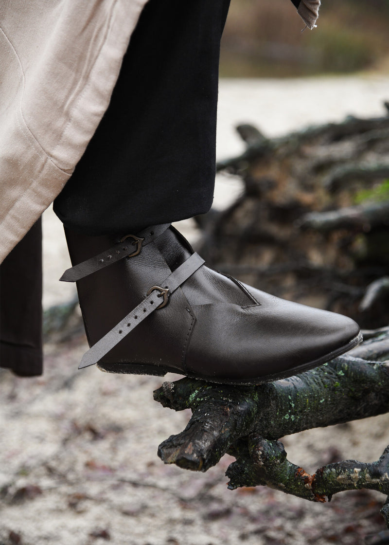 Średniowieczne buty kostki 1250-1500