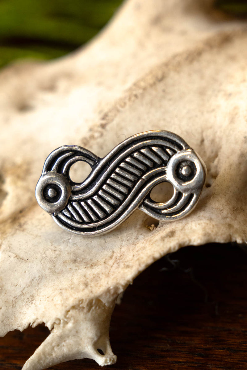 Frankische adelaarsfibula, zilverkleurig, brons