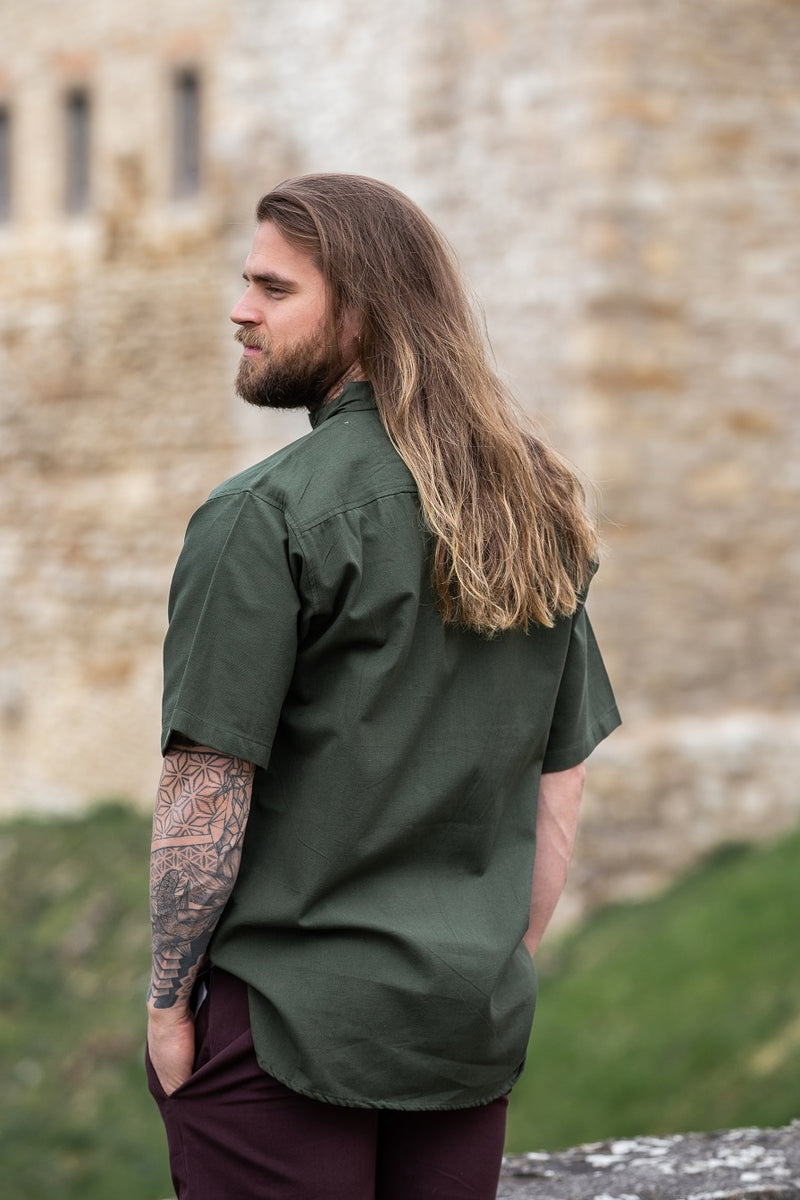Middelalderlig skjorte med korte ærmer, grøn