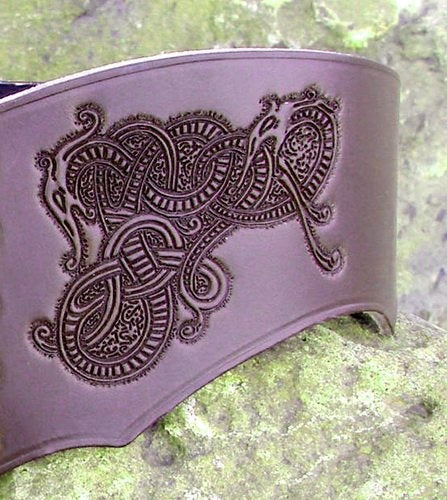 Korsetriem Bertholdin B met Vikingmotief , zwart leer