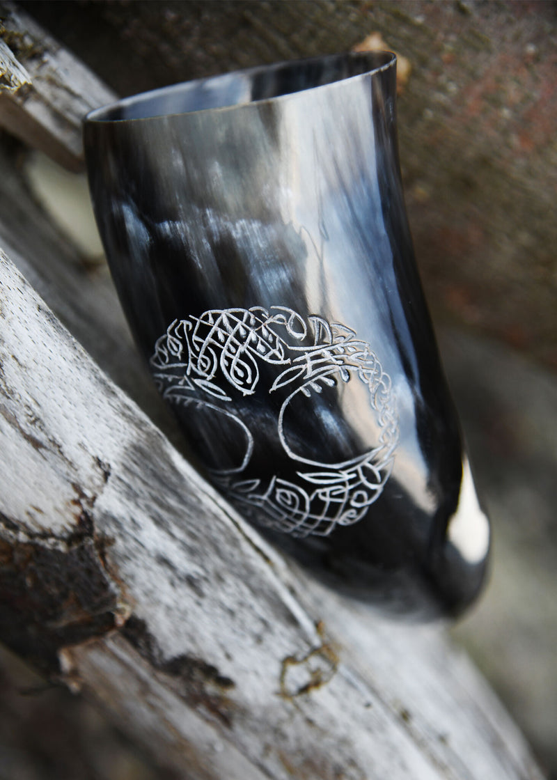 Picie rogu yggdrasil