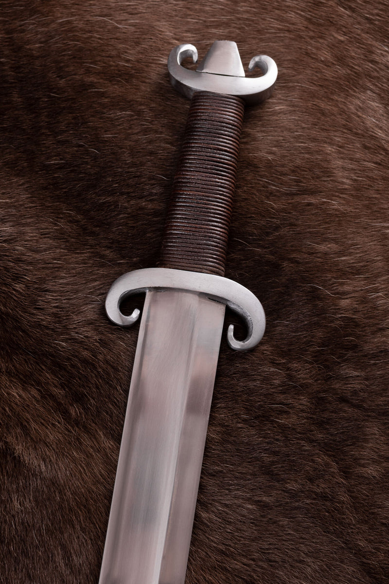 Vikingzwaard Petersen type G, semi-scherp