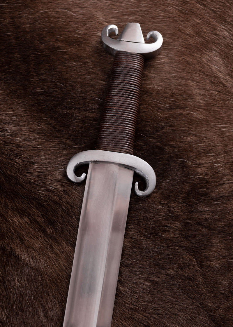 Viking sword Petersen type G, semi-sharp