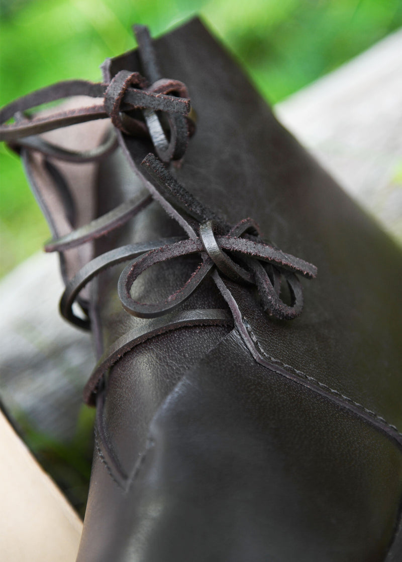 Botines, siglo XV, marrón 