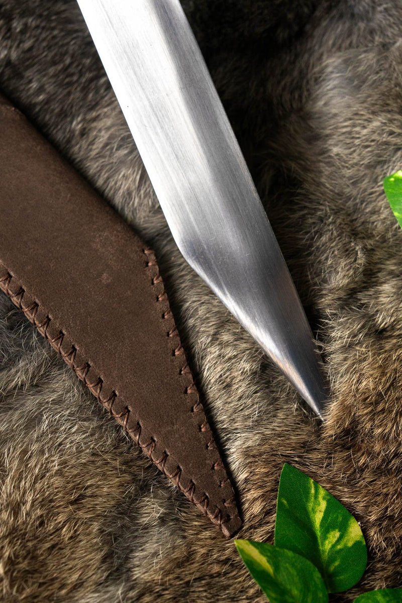 AngloSaksische broken-back sax, semi-scherp