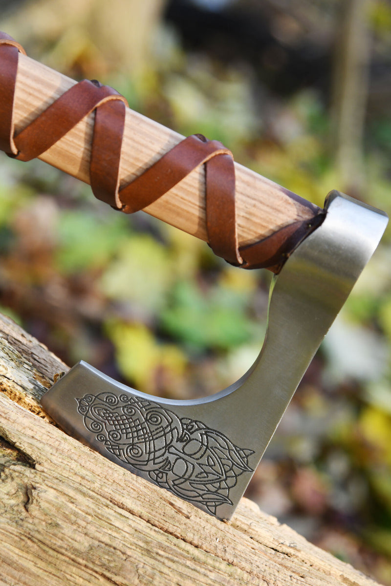 Viking baardbijl, type C, gegraveerd, semi-scherp