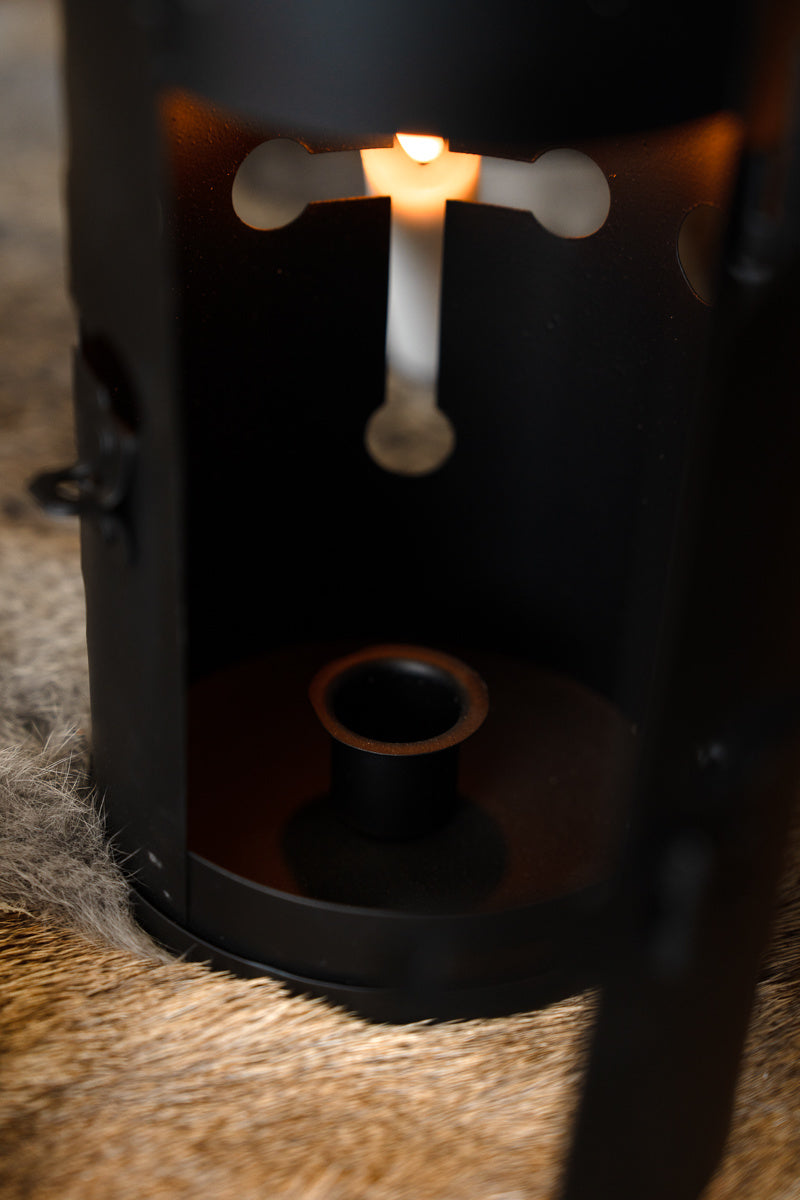 Lanterne avec fenêtre à croix 