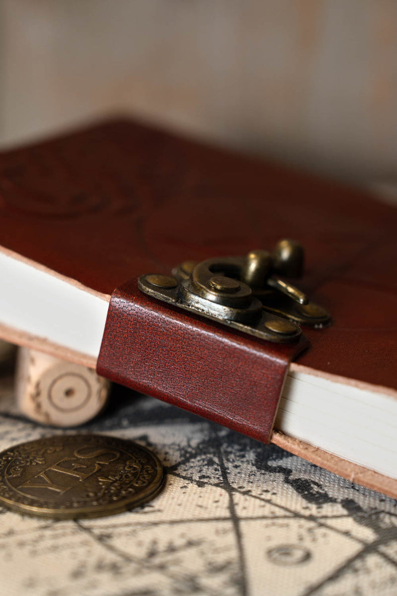 Leren boek Pentagram met slotje