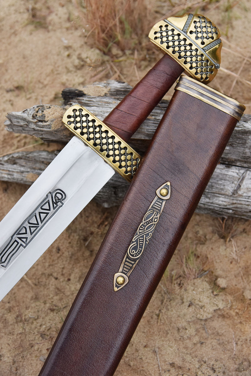 Espada vikinga Gnezdovo, Petersen E2, semi-afilado 