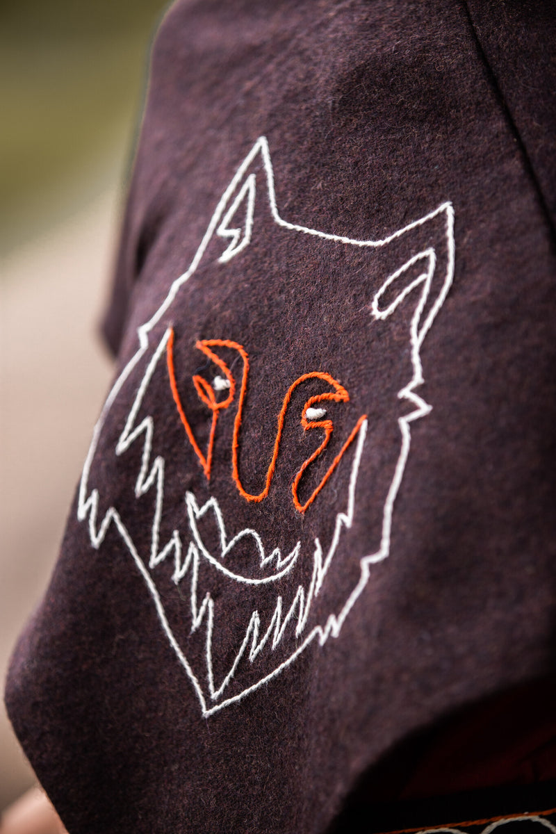 Skjoldehamm cappuccio Halfdan con lupo, marrone, misto lana 