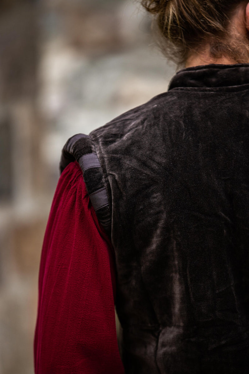 Velvet doublet with metal buttons, brown