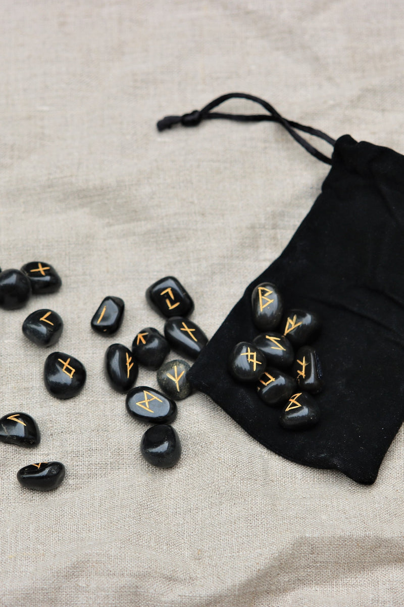 Set 25 runenstenen obsidiaan met zakje