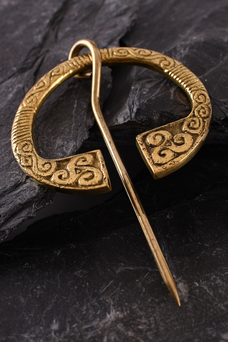 Ierse fibula, messing