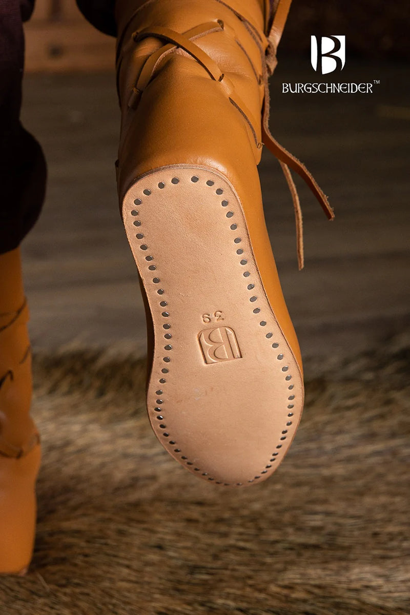 Middeleeuwse enkellaarzen, 13de eeuw