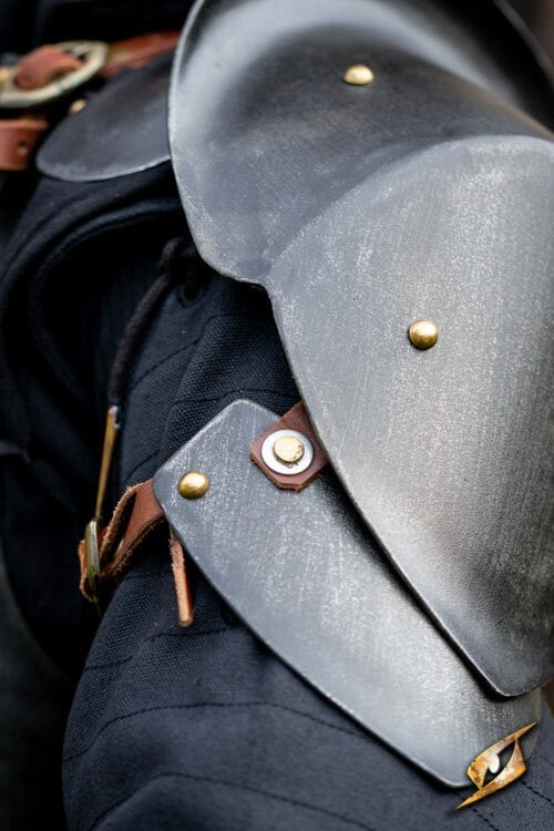 Renegade Frauenpanzer, Pauldrons, 1 mm 