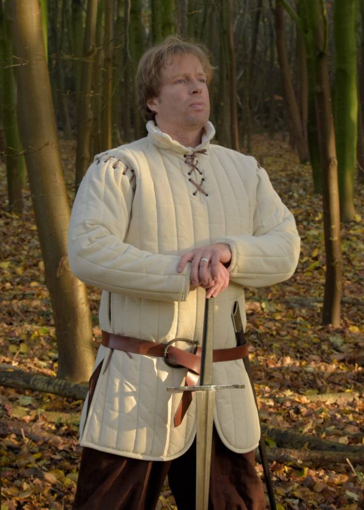 Long gambeson with detachable sleeves