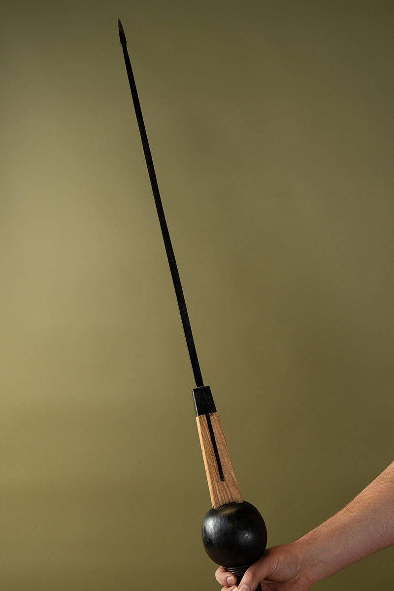 Traditional Roman pilum, semi-sharp