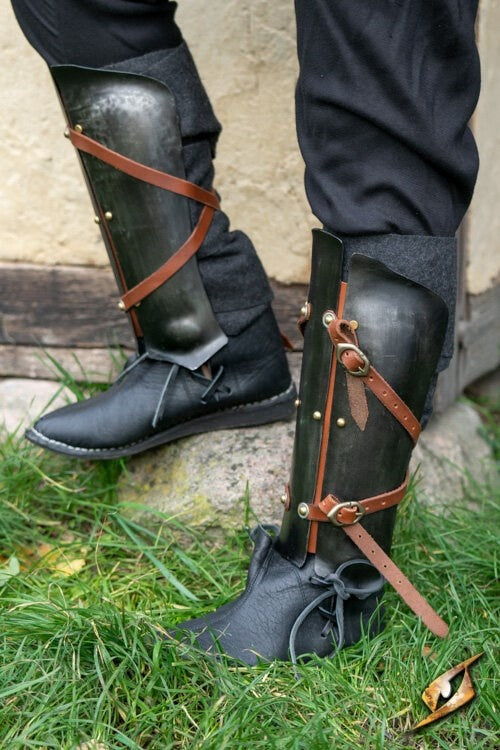 Renegade women's armor, greaves, 1 mm